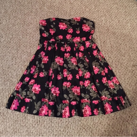 TWO DRESSES BUNDLE - Picture 1 of 4
